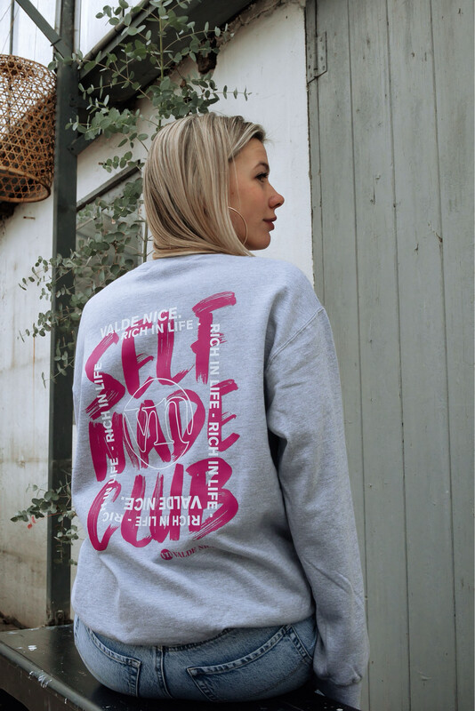 Self made club sweater valde nice
