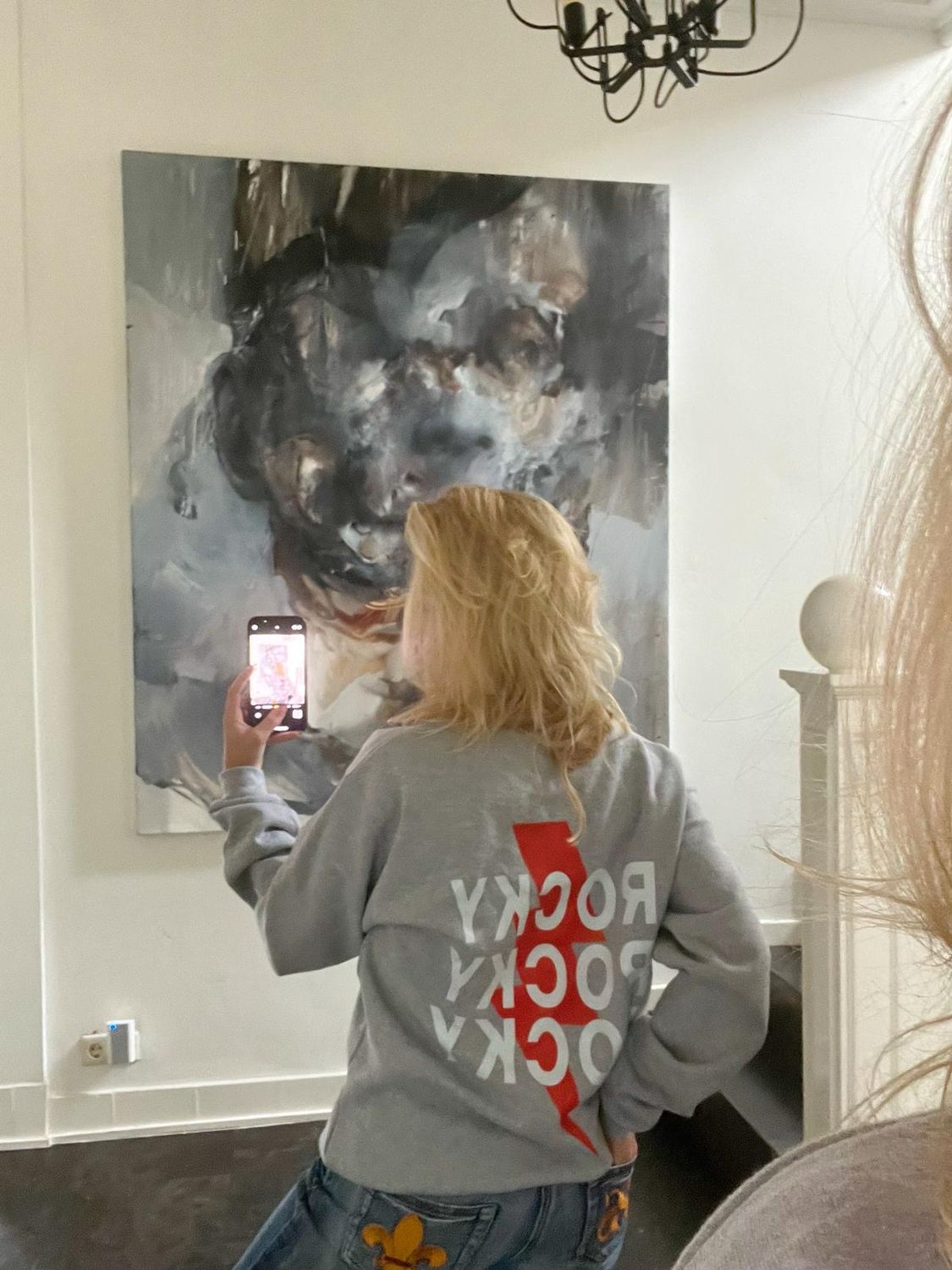 De grijze Rocky sweater