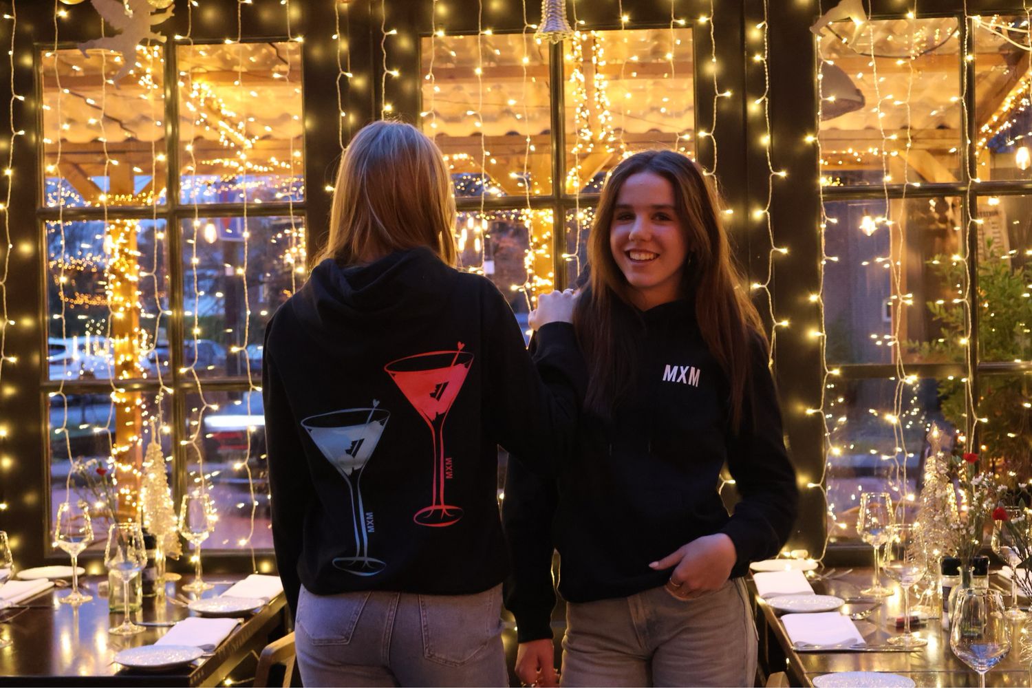 BLUE/PINK MARTINI HOODIE zwart