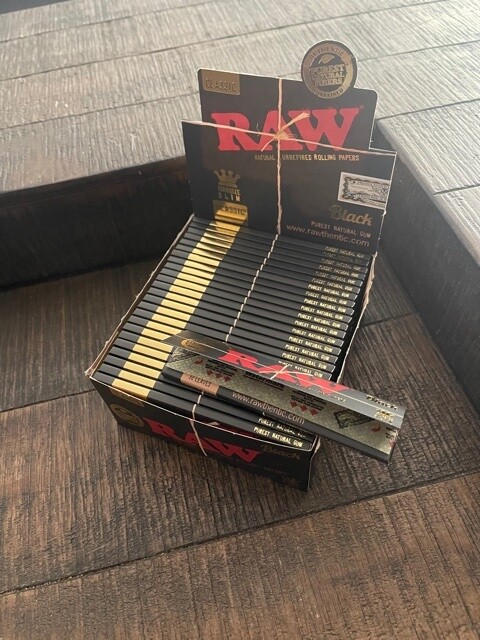 RAW Rolling Papers (King Size) (BLACK)