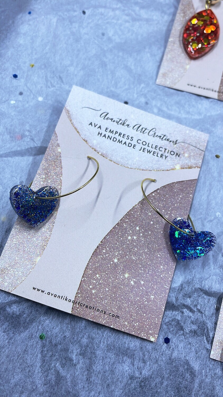 Blue sparkle heart with hoop