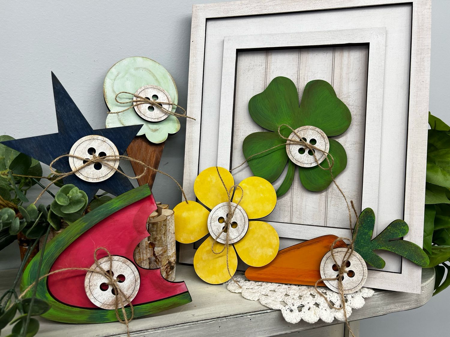 Changeable Frame w/Seasonal Shapes