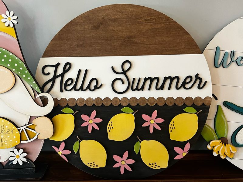 Hello SUMMER! Lemons 16” hanger