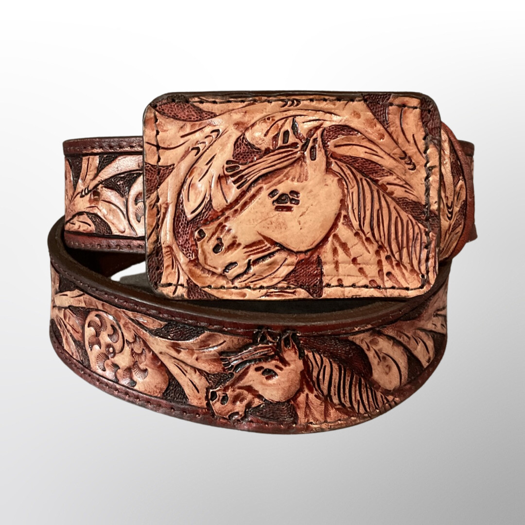 MEN’S CUERNOS CHUECOS 2” BELT CINCELADA WITH HORSE PRINT
