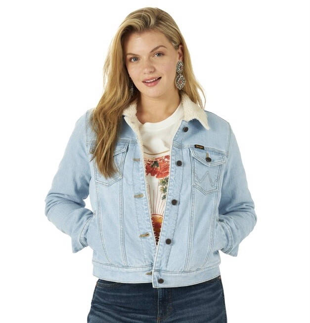112317322 - Wrangler® Retro® Outerwear Jacket - Denim 112317322 - Wrangler® Retro® Outerwear Jacket - Denim, Colour: DENIM, Size: S