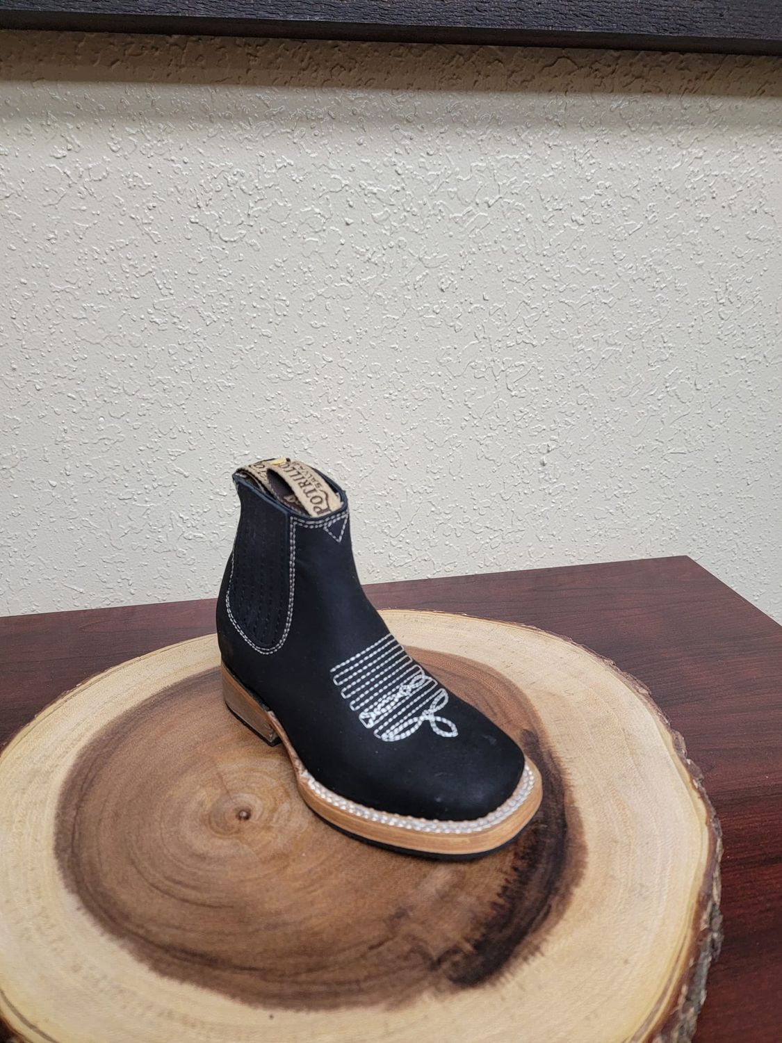 POTRILLO BOTÍN NIÑO TAHOE NUBUCK SUELA DOBLE VIDA NEGRO, Colour: NEGRO, Size: 8
