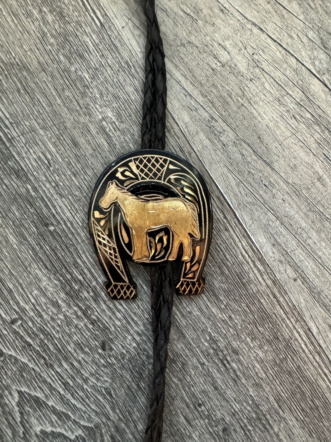 CORBATERO GRABADO A MANO HERRADURA 28225, Colour: BLACK / GOLD