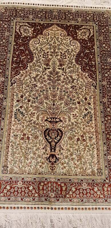 Hereke Seide
122x77 Hereke Seide
122x77