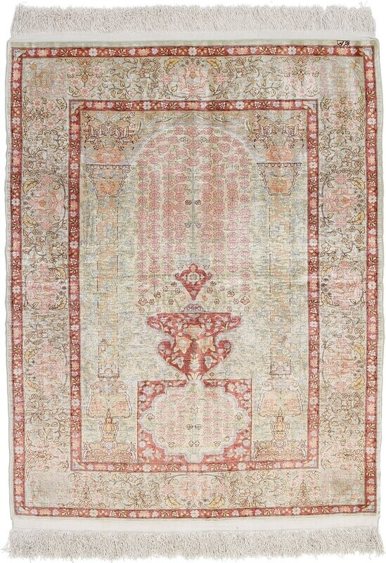 Hereke Seide
131x101 Hereke Seide
131x101