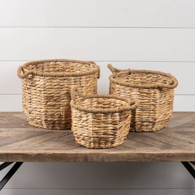 ROUNDED WOVEN BASKETS W/ HANDLES