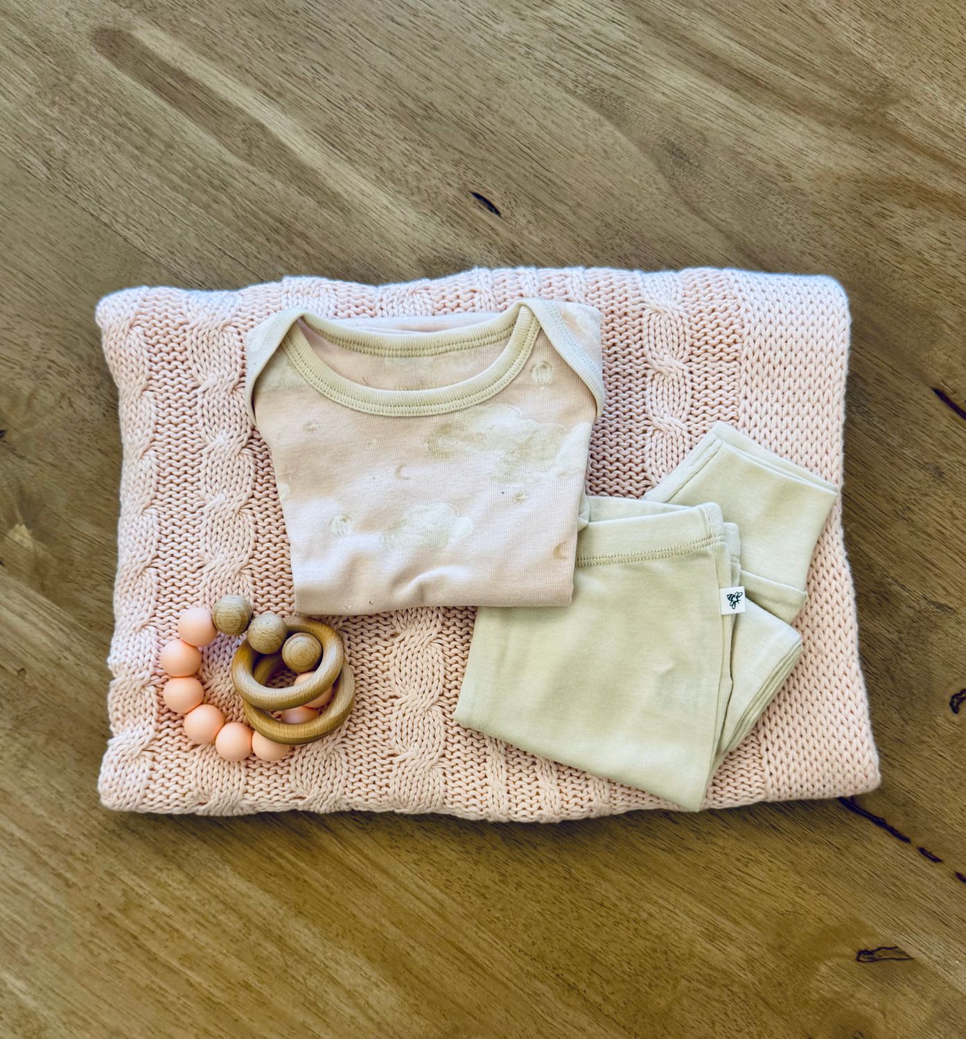 ​Blush &amp; Bees Baby Girl Gift Set