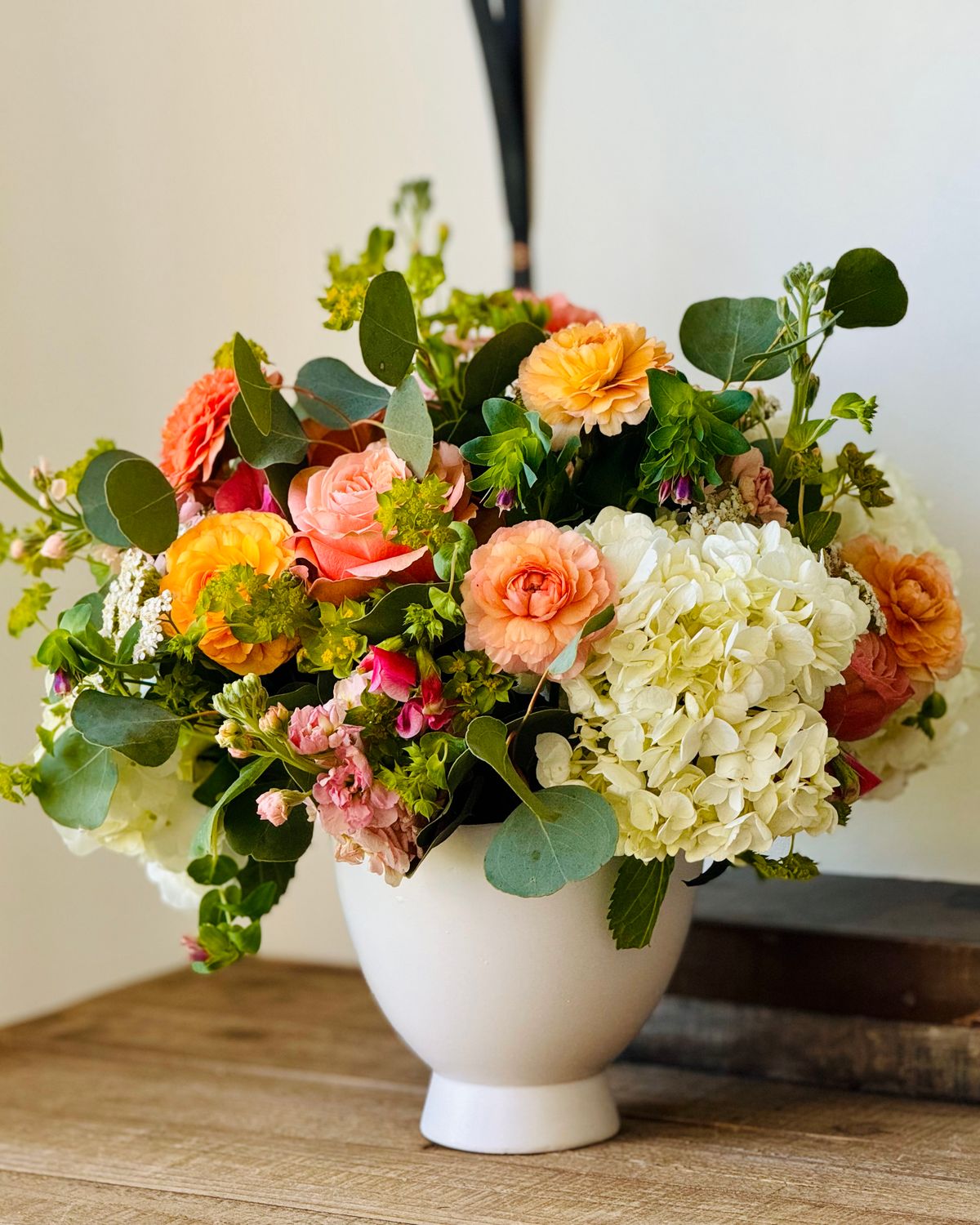 Peach &amp; Ivory Garden Vase – Fishers flower delivery