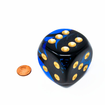 Chessex - Dado D6 de 50mm Gemini® Negro-Azul/Dorado