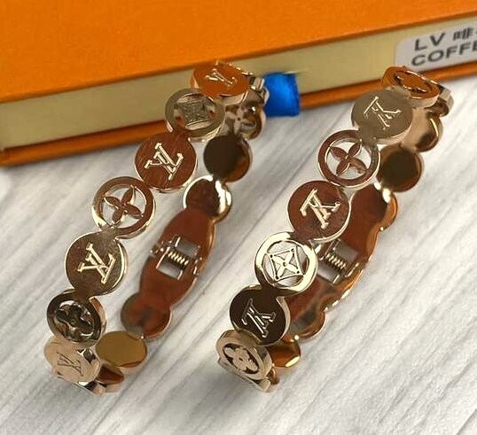 Louis Vuitton Women's LV Monogram Bracelet Louis Vuitton Women's LV Monogram Golden Bracelet Fake Reps Sale UK Woman First Copy Replica Bracelets Girls 1st Copies Luxury Jewellery Bangles Designer Jewelry Fakes Rep Cheap Price 1:1 Casual Fashion 1 to 1 Brand Logo AAA Duplicate