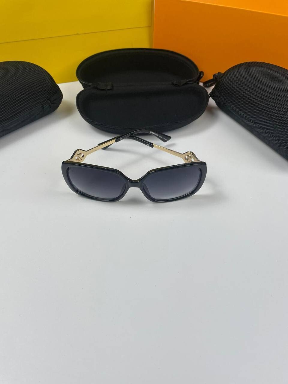 Louis Vuitton Men's Women's Aviator Black Sunglasses Fakes Sale UK Man Woman First Copy Fake Replica Cheap Price Sunglass Men Women 1st Copies Aviator Frame Polar Eyewear 1:1 LV Brand Logo Fakes Rep Glasses Reps AAA 1 to 1 Duplicate 