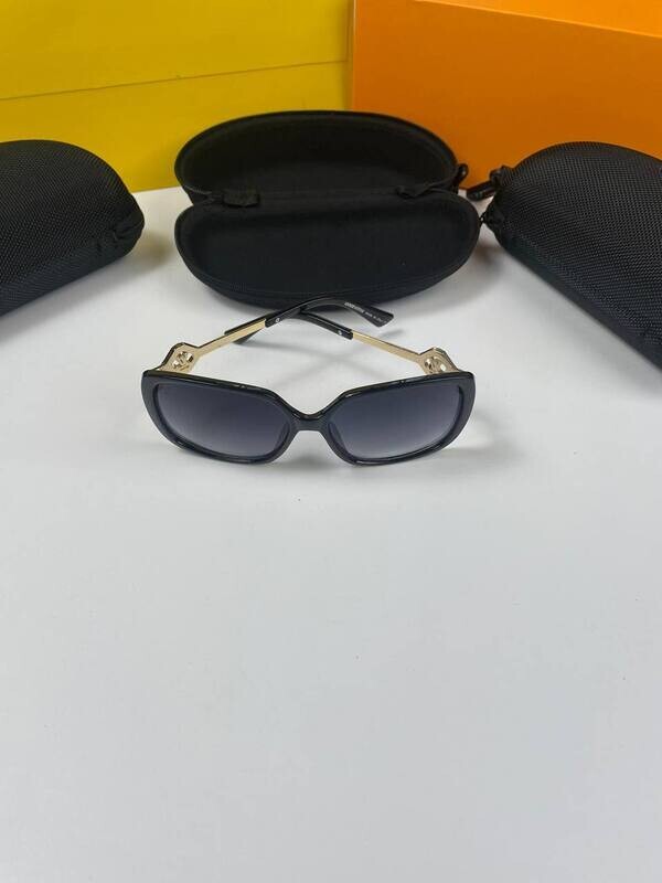 Louis Vuitton Men's Women's Aviator Black Sunglasses Fakes Sale UK Man Woman First Copy Fake Replica Cheap Price Sunglass Men Women 1st Copies Aviator Frame Polar Eyewear 1:1 LV Brand Logo Fakes Rep Glasses Reps AAA 1 to 1 Duplicate 