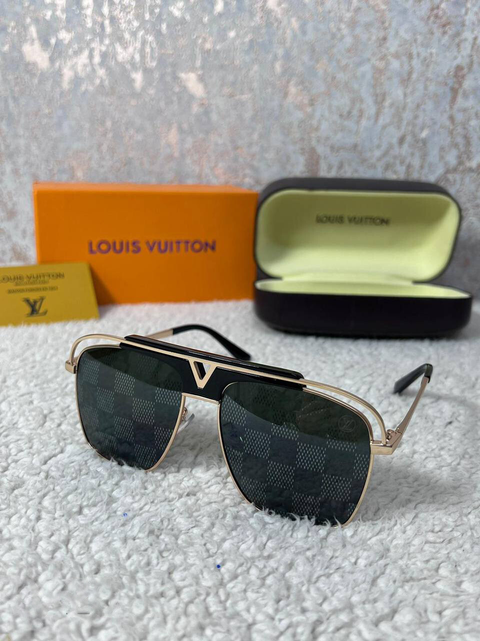 Louis Vuitton Men's Women's Designer Reps Black Sunglasses Sale UK Man Woman First Copy Fake Rep Cheap Price Fakes Replica Sunglass Men Women 1st Copies Luxury Metal Frame Eyewear 1:1 Glasses 1 to 1 AAA LV Brand Logo Duplicate 