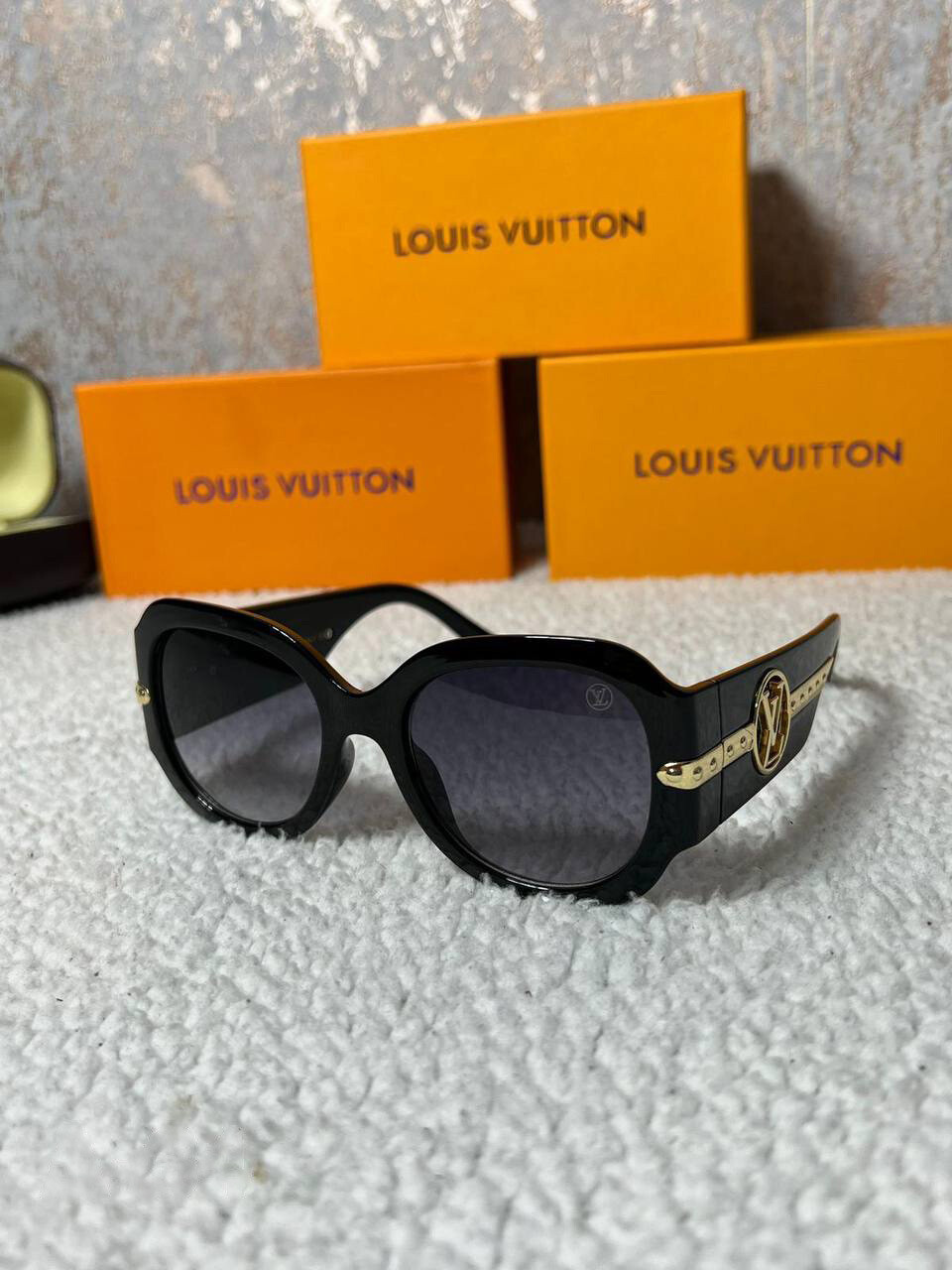 Louis Vuitton Men's Women's Luxury Black Sunglass Fake Rep Sale UK Man Woman First Copy Replica Cheap Price Fakes Reps Sunglasses Men Women 1st Copies Designer Round Plastic Frame Eyewear 1:1 Glasses 1 to 1 AAA LV Brand Logo Duplicate