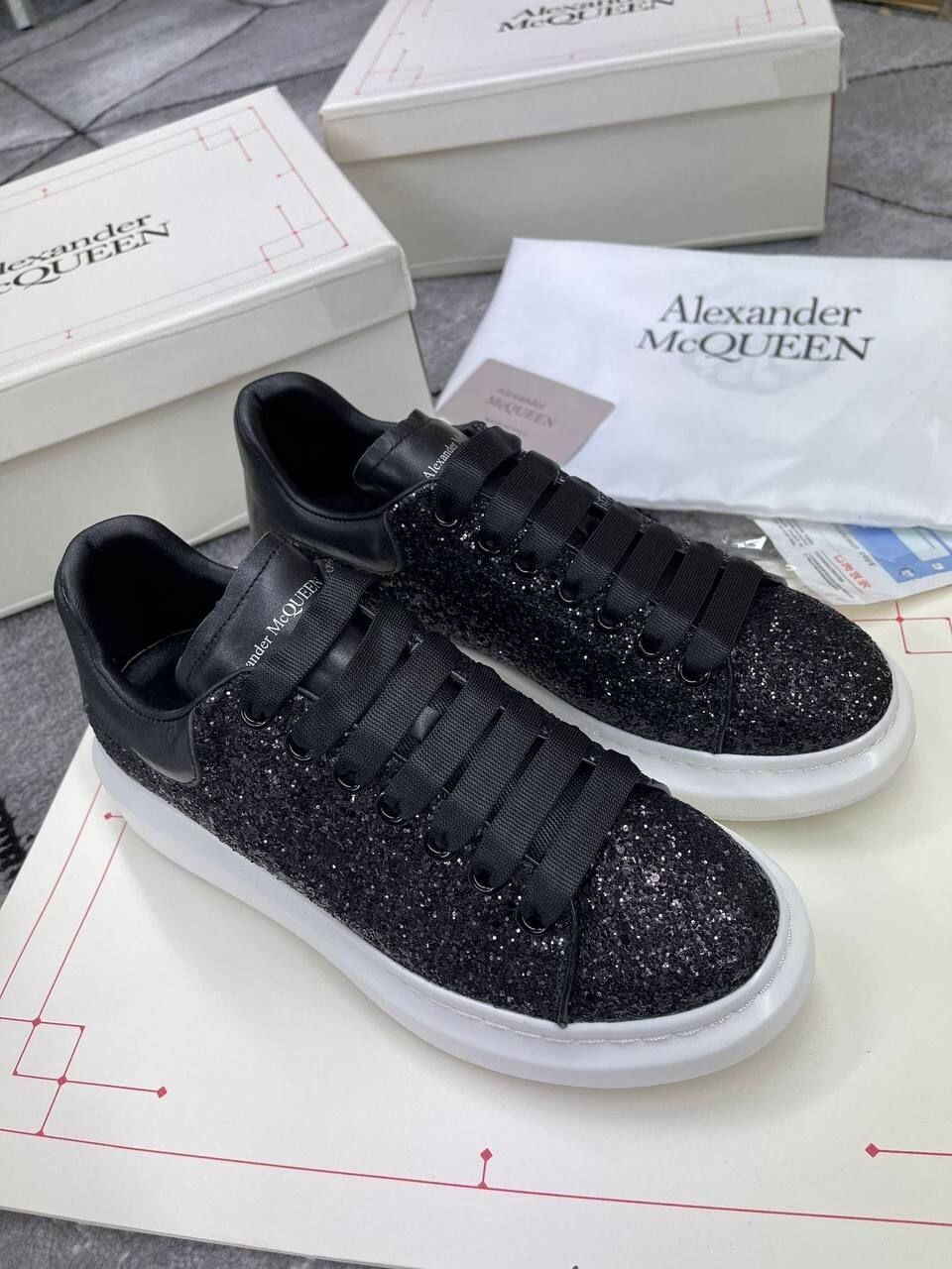 Alexander Mcqueen
Leather Trimmed Glitter Sneakers Sparkly Trainers Alaxander Women Oversize Womens Reps Sneaker Top Runner For  Cheapest  Sale UK