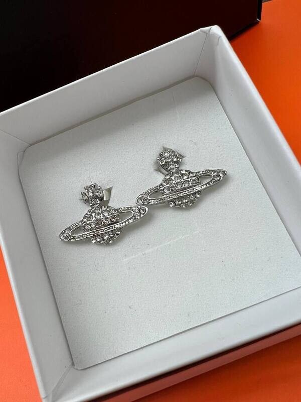 VIVIENNE Westwood Mini Bas Relief Earrings VIVIENNE Westwood Mini Bas Relief Earrings