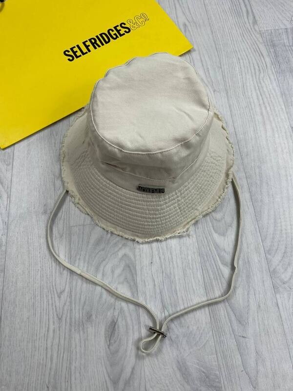 Jacquemus Women Bucket Hat String Replica Cotton Women's Luxury Fake Hats Reps Logo Plaque Adjustable Cheap Boonie Ladies Caps First Copy Rep Off White Sale UK Jacquemus Women Bucket Hat String Replica Cotton Women's Luxury Fake Hats Reps Logo Plaque Adjustable Cheap Boonie Ladies Caps First Copy Rep Off White Sale UK