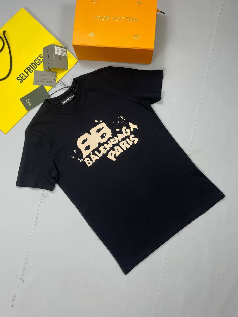 Balenciaga Men's Women's Designer Black White Tshirt Fake Replica Sale UK Men Women First Copy Fakes Reps Cheap Price T-shirt Man Woman BB Graffiti Splash 1st Copies T Shirt Brand Logo 1:1 Tee Shirt Rep 1 to 1 Tshirts AAA Duplicate