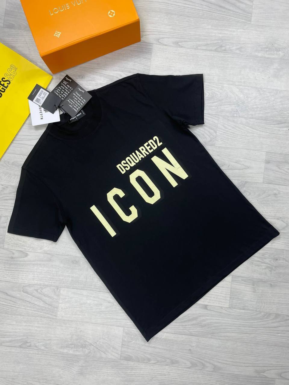 ICON Dsquared2 T-shirt in Black and White