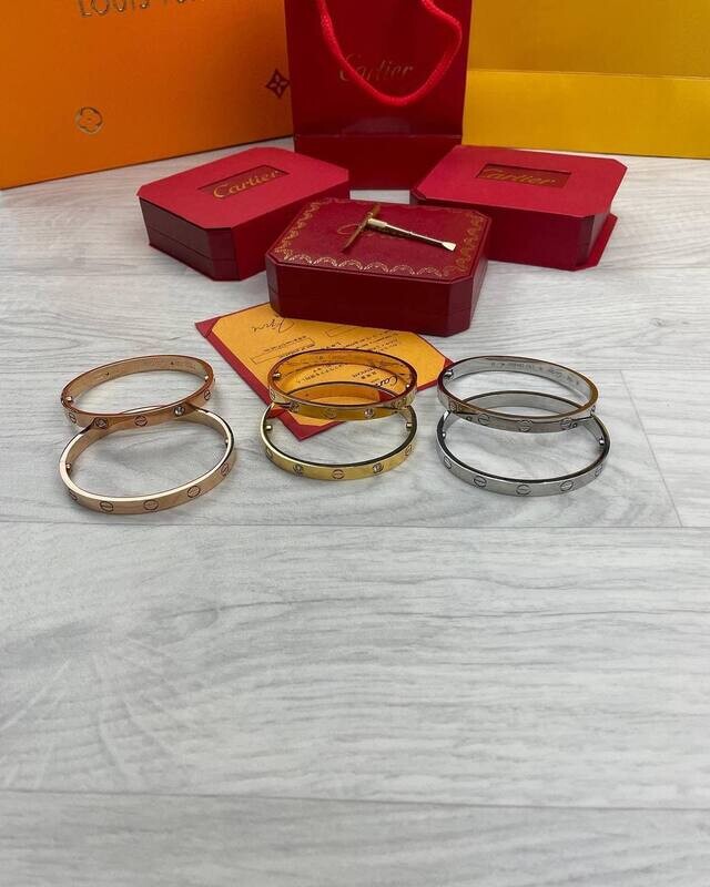 Cartier Trendy Stylish Bracelet in 3 Colors Cartier Trendy Stylish Bracelet in 3 Colors