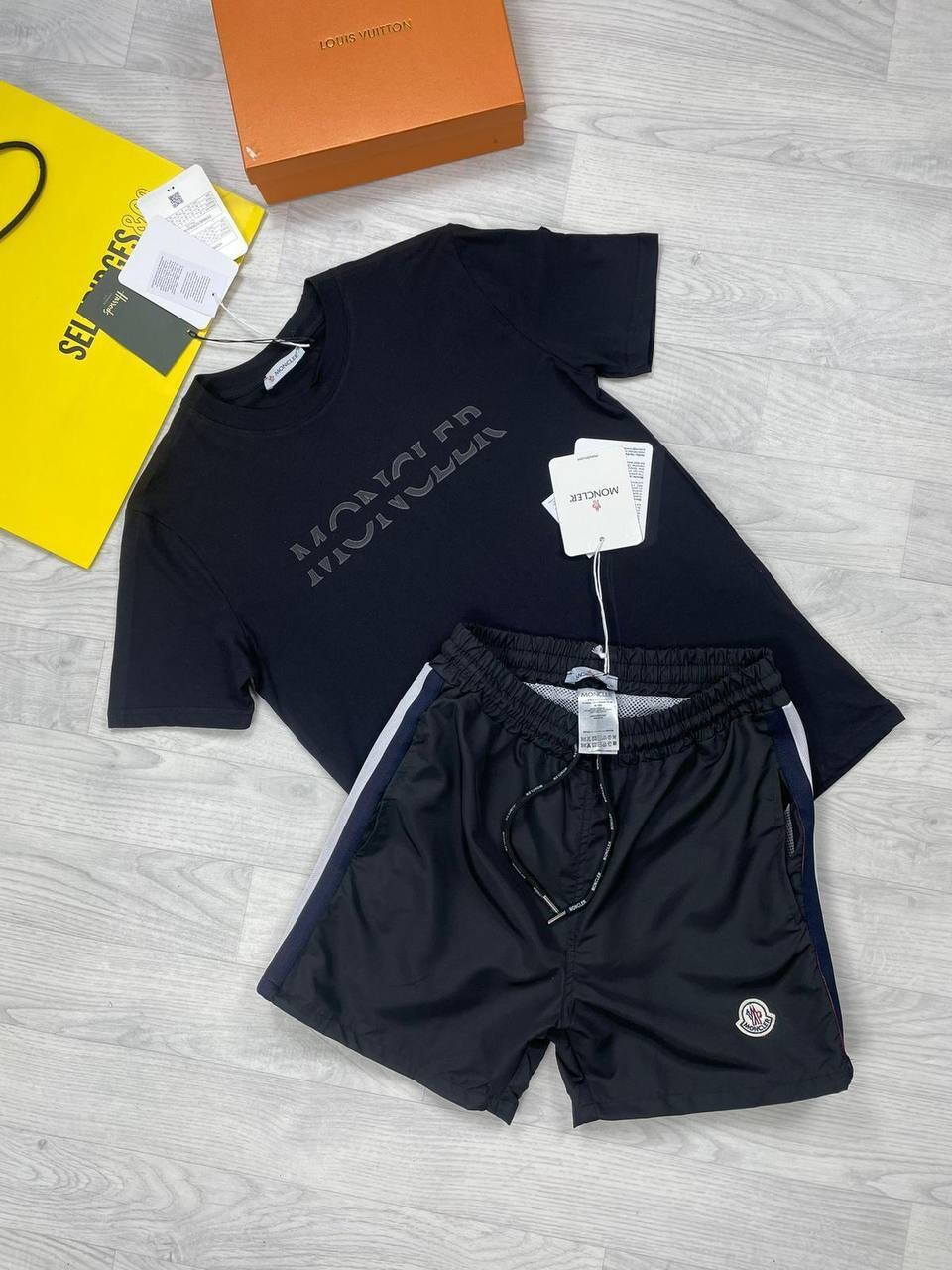 Moncler Men's Reps T-shirt Short Set Logo Print Black First Copy T-shirts Shorts Sets Rep Cotton Half Sleeve Cotton Boys Tshirts Cheap Men T Shirt Fake Tshirt Replica Tee Shirts Sale UK
