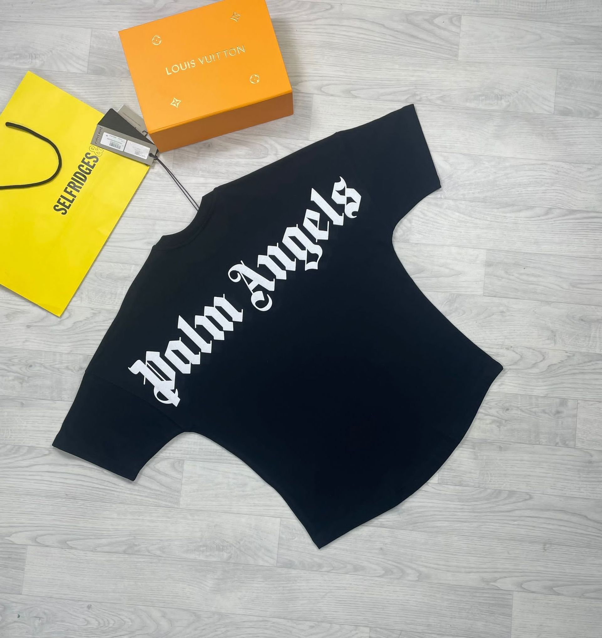 Palm Angels Men's Women's Designer Black White Sky Blue T-shirts Fake AAA Sale UK Men Women First Copy Replica T-shirt Man Woman Cheap Price T Shirts 1st Copies Fakes Rep Tshirts 1:1 Luxury PA Round Neck Brand Logo Tshirt Reps 1 to 1 Tee Shirt Duplicate