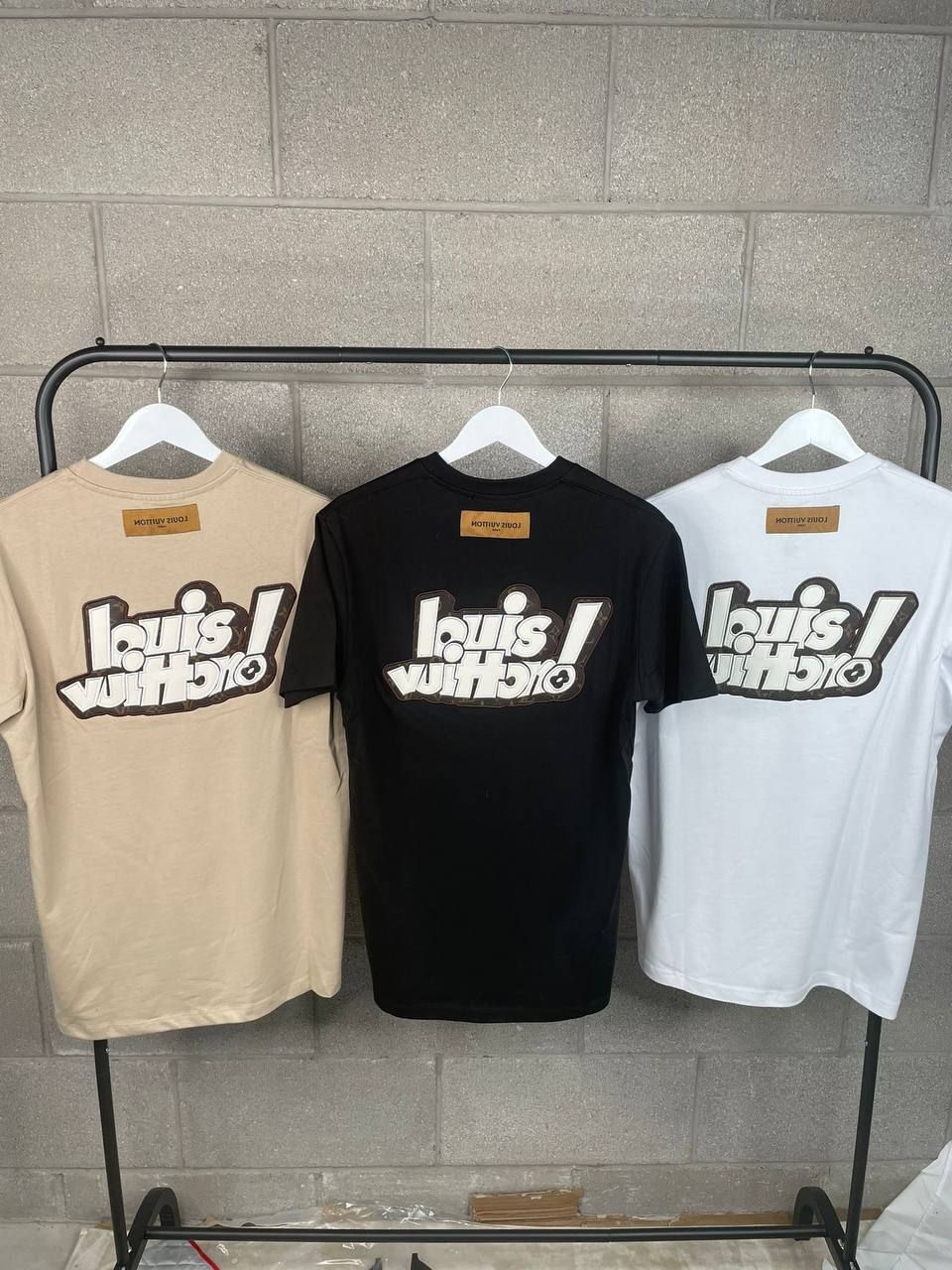 Louis Vuitton Men's Women's Designer Fake Rep Black White Beige Tshirt Sale UK Men Women First Copy Reps T-shirts Man Woman Cheap Price Fakes Replica Tee Shirt 1st Copies LV Brand Logo Luxury T Shirts 1:1 Unisex Tshirt Original Tshirts Duplicate