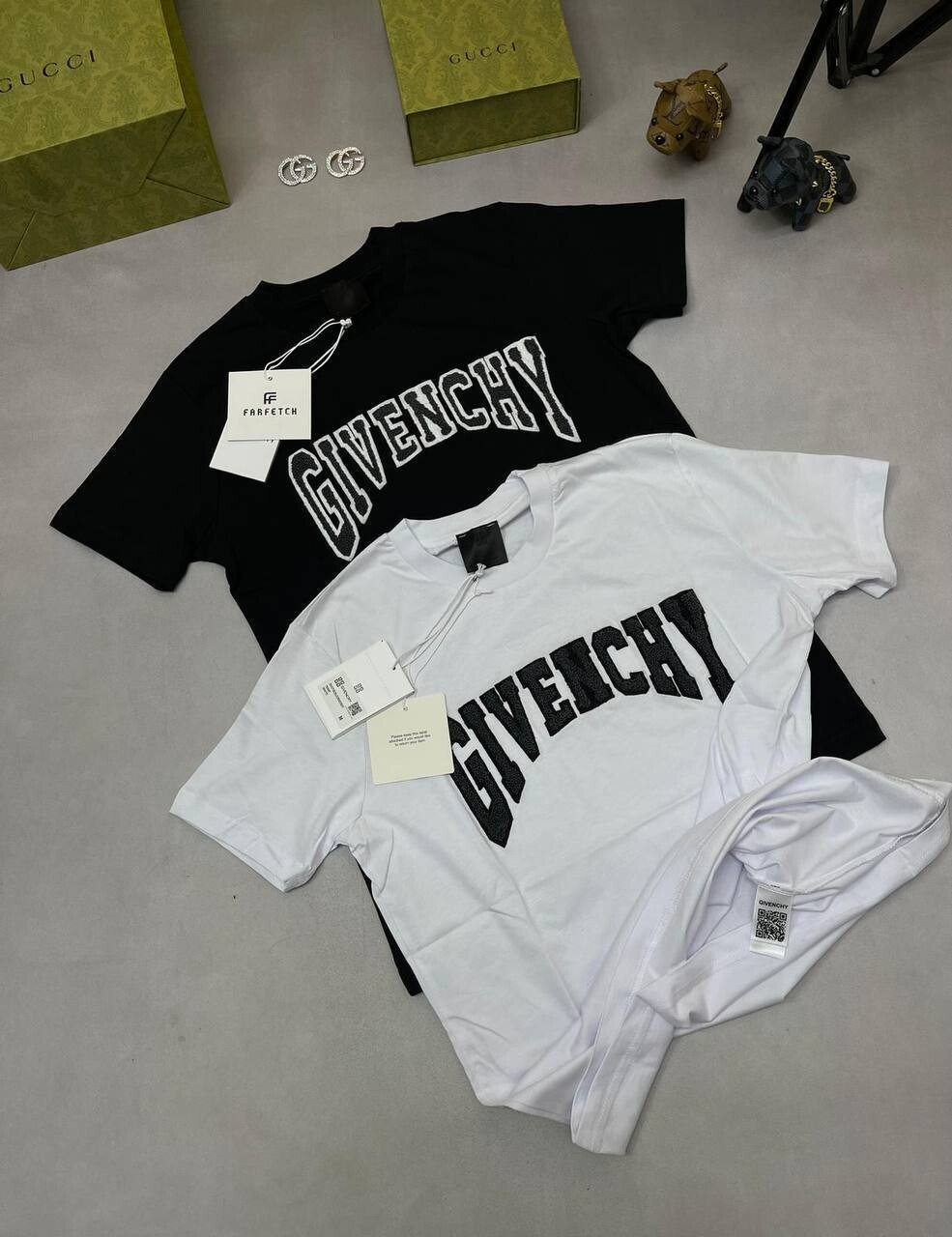 Black and white givenchy t shirt hotsell