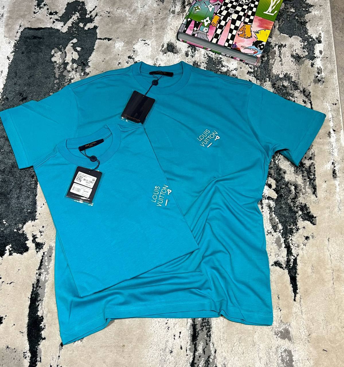 Louis Vuitton Men's Women's Designer Black T-shirt AAA Rep Sale UK Man Woman First Copy Replica Cheap Price Reps Fakes Tshirts Unisex Tshirts Luxury Fake Men Women T-shirts LV Tee Shirt Brand Logo 1:1  T Shirts 1st Copies Fashion Tees