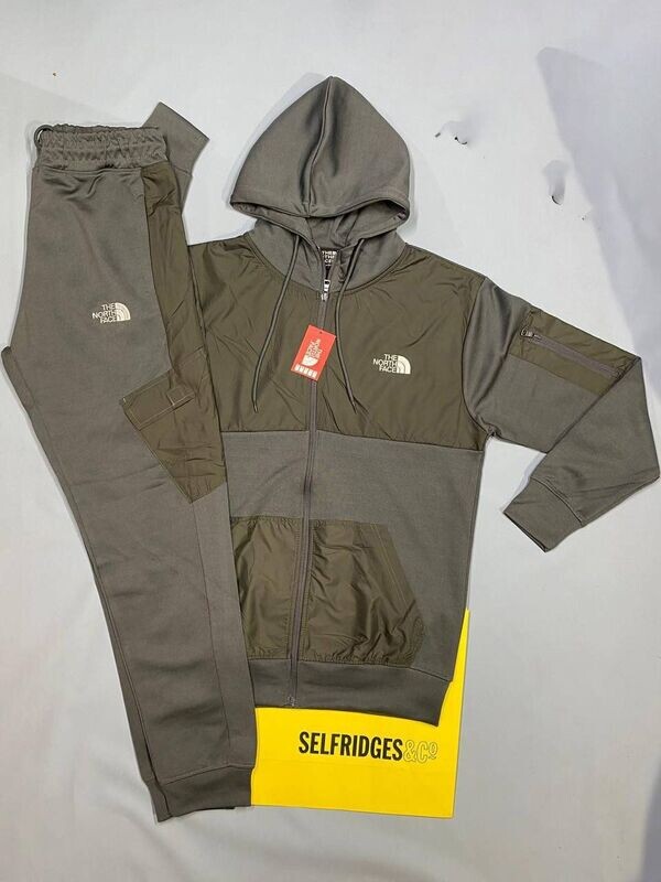The North Face Tracksuit with Hoodies in 3 Colors The North Face Tracksuit with Hoodies in 3 Colors