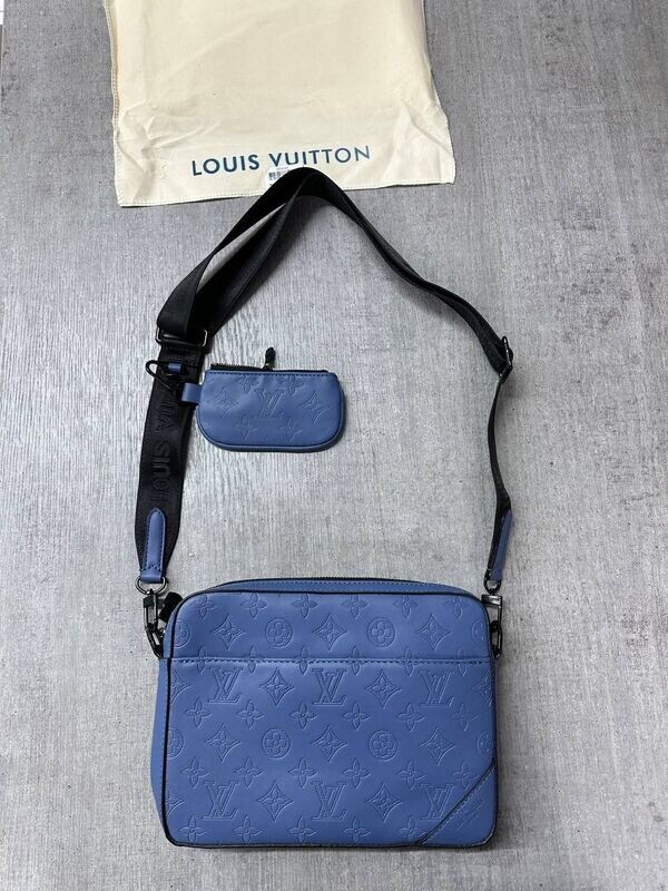 LV Messeger Bag in Blue Color