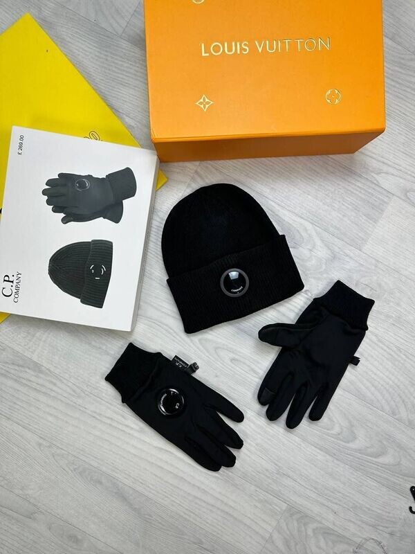 C.P. Company Beanie Hat With Central Bolon Logo Cap  CMAC300A Wool Ribbed Knitted Lens Beanie With Gloves In Black Color