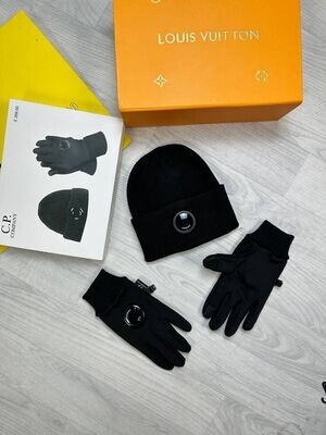 C.P. Company Beanie Hat With Central Bolon Logo Cap  CMAC300A Wool Ribbed Knitted Lens Beanie With Gloves In Black Color