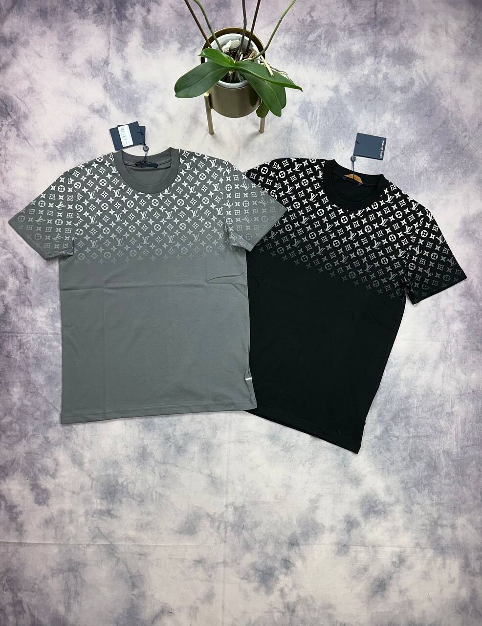 Louis Vuitton Men's Women's Designer Reps AAA Black Grey T-shirt Sale UK Men Women First Copy Replica T-shirts Man Woman Cheap Price Rep Fake Tee Shirt 1st Copies Fakes LV Brand Logo 1:1 Unisex T Shirts Luxury Tshirt Duplicate Tshirts