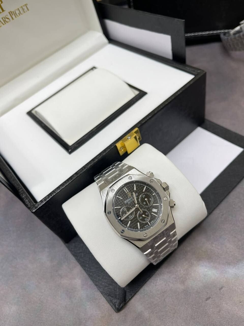 Audemars Piguet Royal Oak Selfwinding Chronograph Watch with Silver Strap