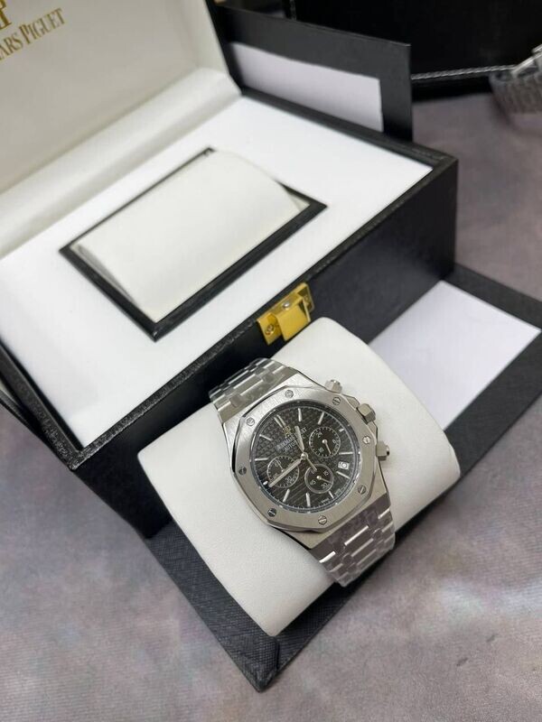 Audemars Piguet Royal Oak Selfwinding Chronograph Watch with Silver Strap