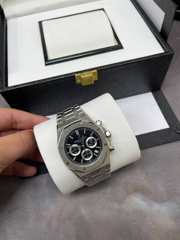 Audemars Piguet Royal Oak Selfwinding Chronograph Watch with Silver Strap