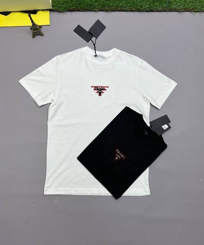 Prada Milano Half Sleeve Logo Patch T-shirts Prada Milano Men's Women's Fake Replica Black White T-shirts AAA Sale UK Men Women First Copy T-shirt Man Woman Cheap Price Casual Tee Shirt 1st Copies Luxury Crew Neck T Shirts 1:1 Brand Logo 1 to 1 Tshirts Fakes Blend Tshirt Duplicate