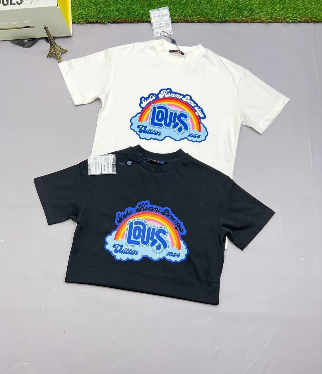 Louis Vuitton Men's Women's Luxury Replica AAA Black White Tshirt Sale UK Man Woman First Copy Rep T-shirts Cheap Price Cheap Price Fake Reps Men Women Fakes Tee Shirt 1st Copies LV Brand Logo T-shirt 1:1 Tees Unisex T Shirts Luxury Duplicate Tshirts