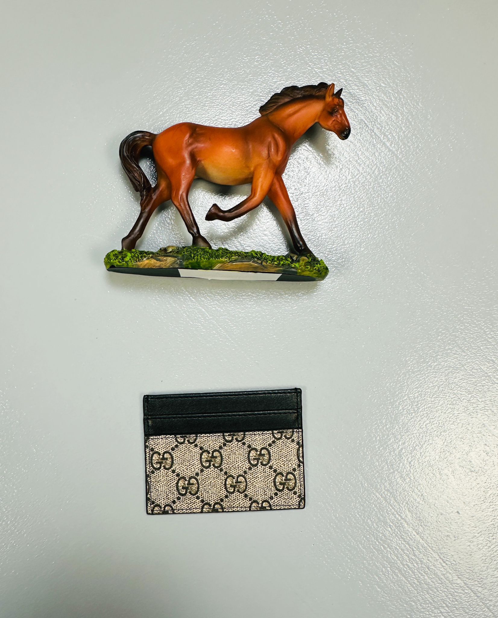 Gucci Kingsnake Print GG Supreme Card Case Holder
Iconic Leather Trim Palladium Toned Hardware Snake Printed Gg Supreme Canvas Coin Wallet Card Slots Vibrant Colors Interior Pockets Easy To Carry
