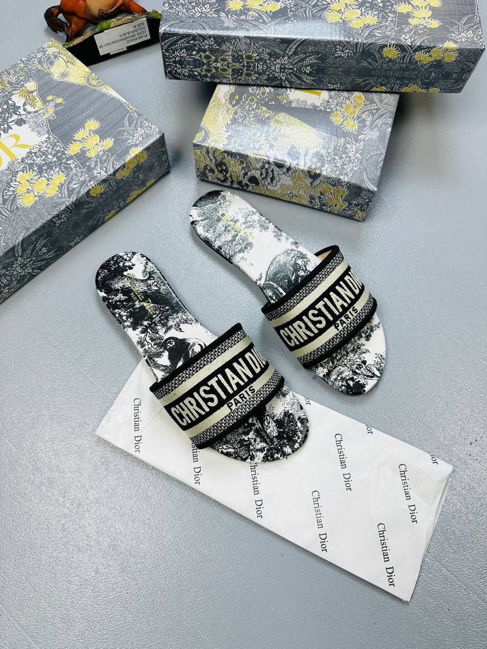 Christian Dior Slides Cheaper Replica Sandals For Womens Black Light Grey Floral
Slide Sandals Sliders Slider Flat Fake Cheap Rep Woman Reps Women Women’s Womans Woman’s First Copy Logo Slippers Best Oversized DH Gate GG Overlay Paris Dway KCQ166ERC_S11X
