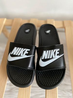 Nike Sliders in 2 Different Colors Nike Sliders in 2 Different Colors