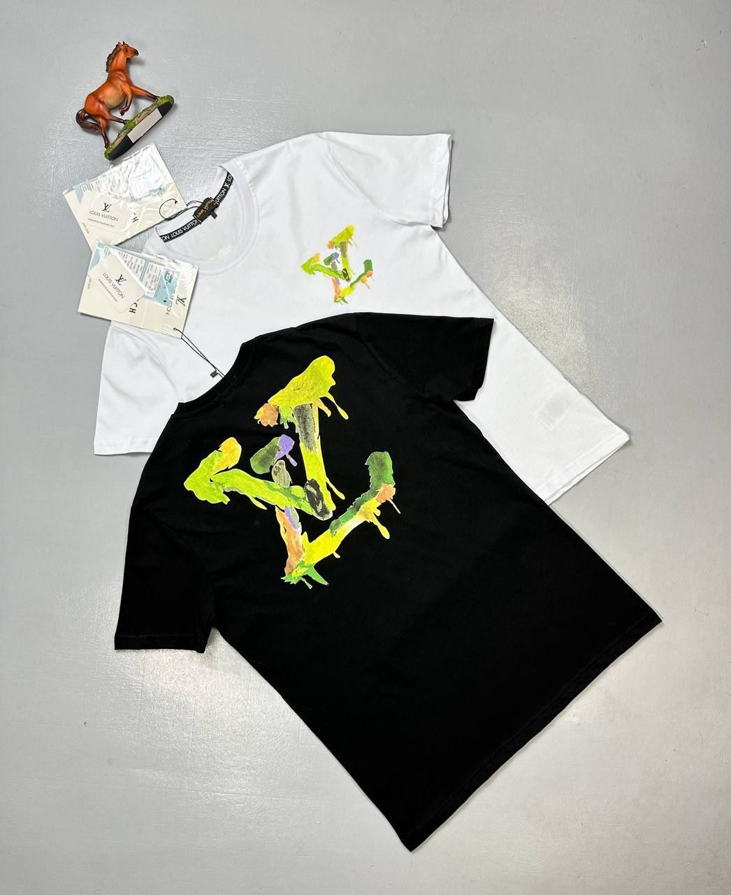 Louis Vuitton Man Woman Designer Black White T-shirt AAA Replica Sale UK Men Women LV Brand Logo First Copy Reps Cheap Price T Shirt Man Woman Tee Shirts Fake Rep T-shirts Unisex Luxury 1st Copies Tshirts Fakes 1:1 Tshirt Half Sleeves Duplicate