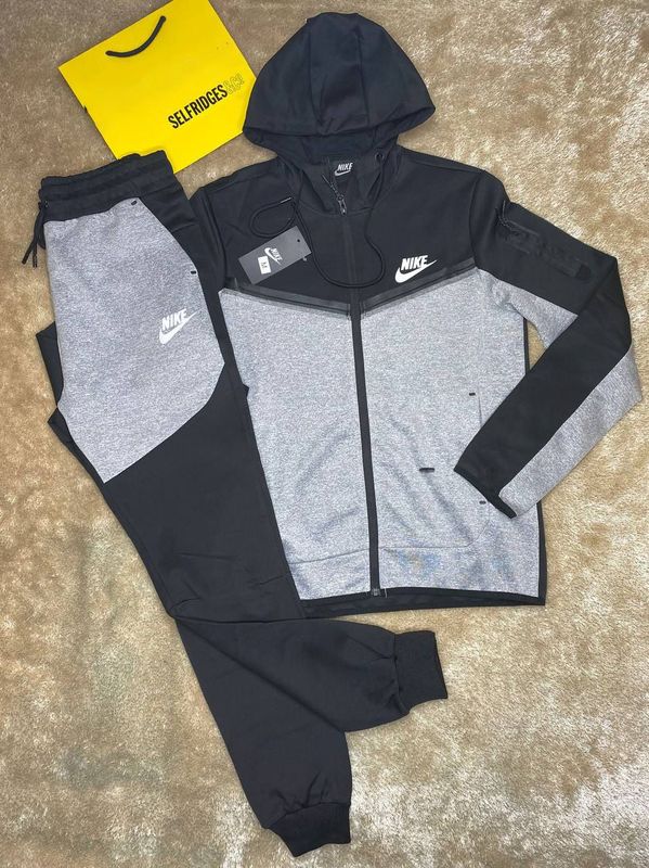 Nike Tech Fleece Tracksuit for Men Black/Grey Nike Tech Fleece Tracksuit for Men Black/Grey
