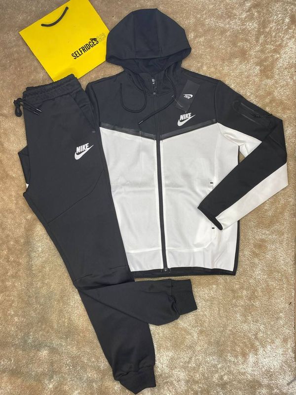 Nike Tech Fleece Tracksuit for Men Black/White Nike Tech Fleece Tracksuit for Men Black/White