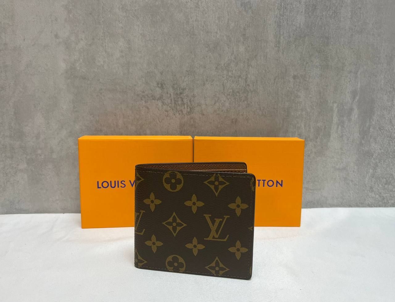 Louis Vuitton Men Leather Designer Bifold Brown Wallet Rep Sale UK Men's First Copy Wallets Man Cheap Price Purse Fakes Reps 1st Copies Replica Luxury Card Holder 1:1 Fake Rep LV Brand Logo Monogram Purses 1 to 1 AAA Duplicate Original